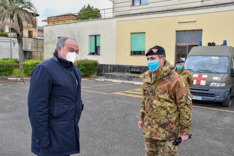 Maddaloni/Caserta-Il Presidente del Consiglio regionale Oliviero in visita istituzionale alla scuola di Commissariato