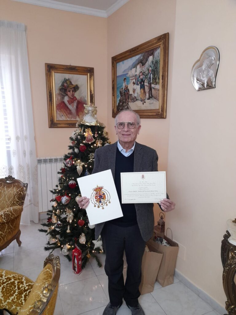Mondragone- Onorificenza al Presidente Buffardi dalla Casa di Borbone