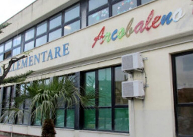 Mondragone-Mensa scolastica e fake news, la dirigente scolastica Riccardo si unisce alle dichiarazioni del sindaco Pacifico