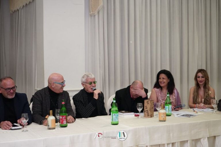 Don Backy orgoglioso di presenziare alla conferenza del Napoli Cinema Festival II edizione in collaborazione con il Premio Charlot