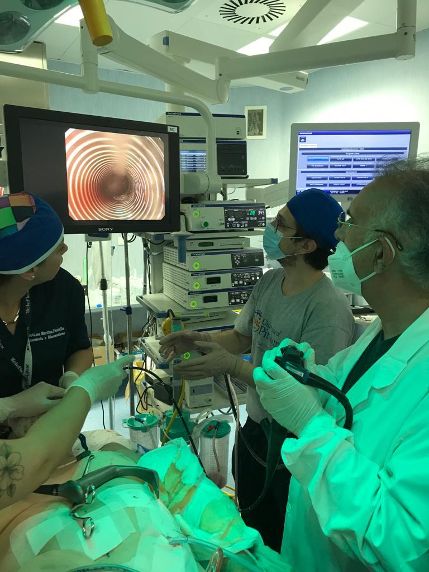 <strong>Azienda Ospedaliera Universitaria Federico II di Napoli, chirurgia mini-invasiva endoscopica per effettuare un delicato intervento all’esofago</strong>
