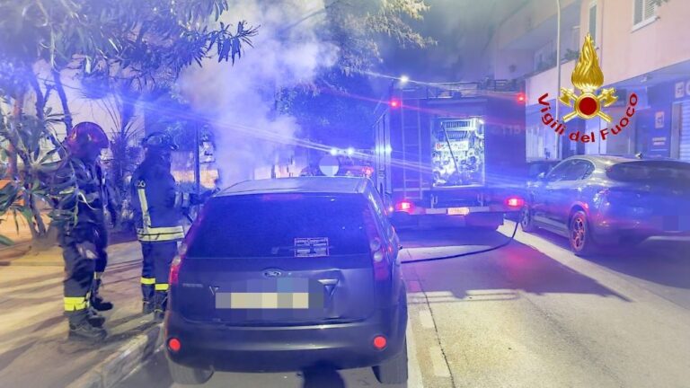 Caserta: Vigili del Fuoco intervengono per auto incendiata