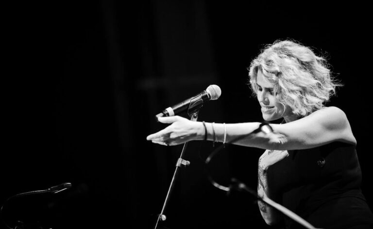 Domani sabato 1° aprile ore 21 al Teatro Trianon una grande serata con” Tosca” in “‘Sto core mio”, recital di omaggio a Roberto Murolo, a venti anni dalla sua scomparsa.