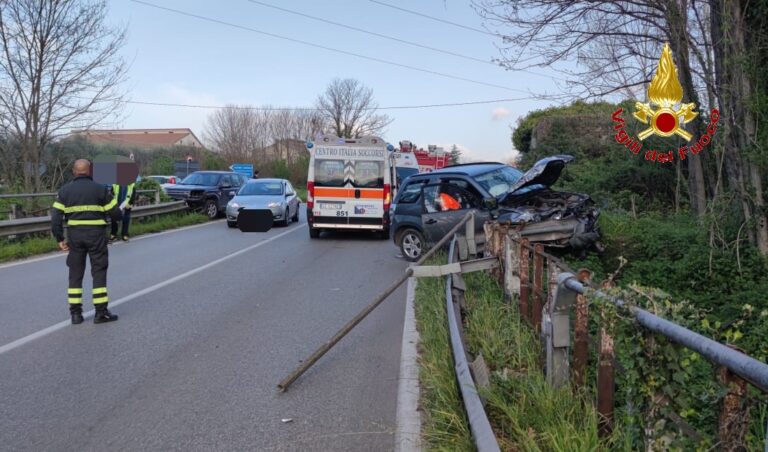 Vairano Patenora incidente con intervento V.V.F.F. da Teano