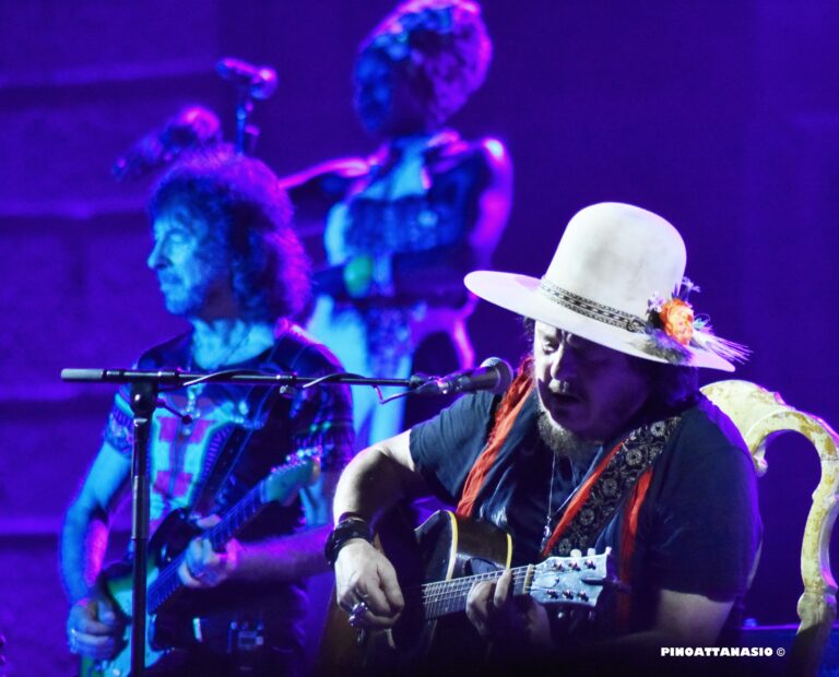 UN’ESTATE DA RE, OVAZIONE PER ZUCCHERO “SUGAR” FORNACIARI ALLA REGGIA DI CASERTA.